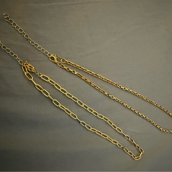 Brand New Gold Layered Chain Necklace - Picture 4 of 4